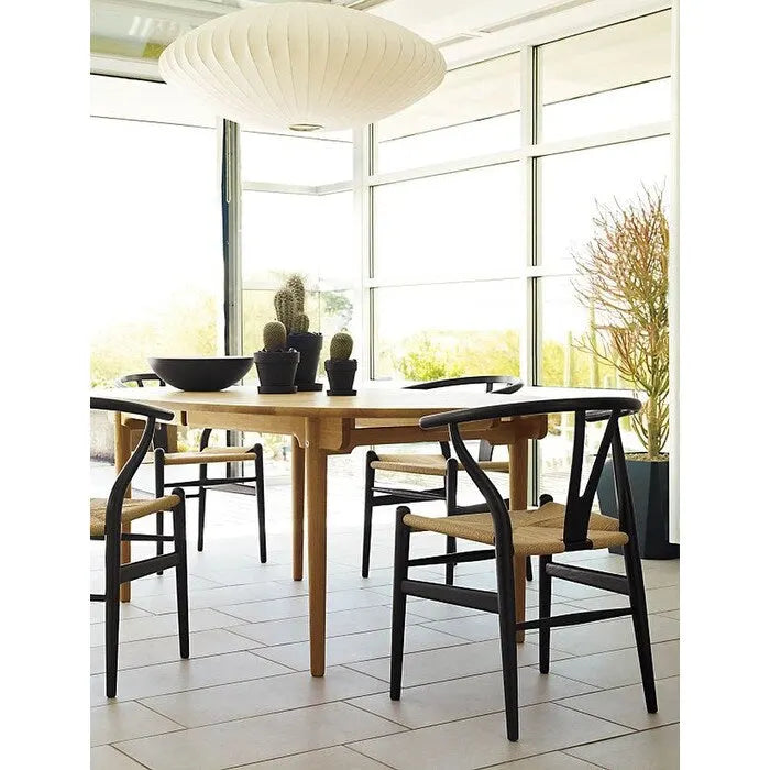 Chaise à accoudoirs rouge moderne en bois, dossier en Y ouvert, contemporaine pour cuisine, salle à manger avec assise tressée