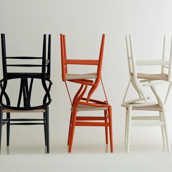 Chaise à accoudoirs rouge moderne en bois, dossier en Y ouvert, contemporaine pour cuisine, salle à manger avec assise tressée